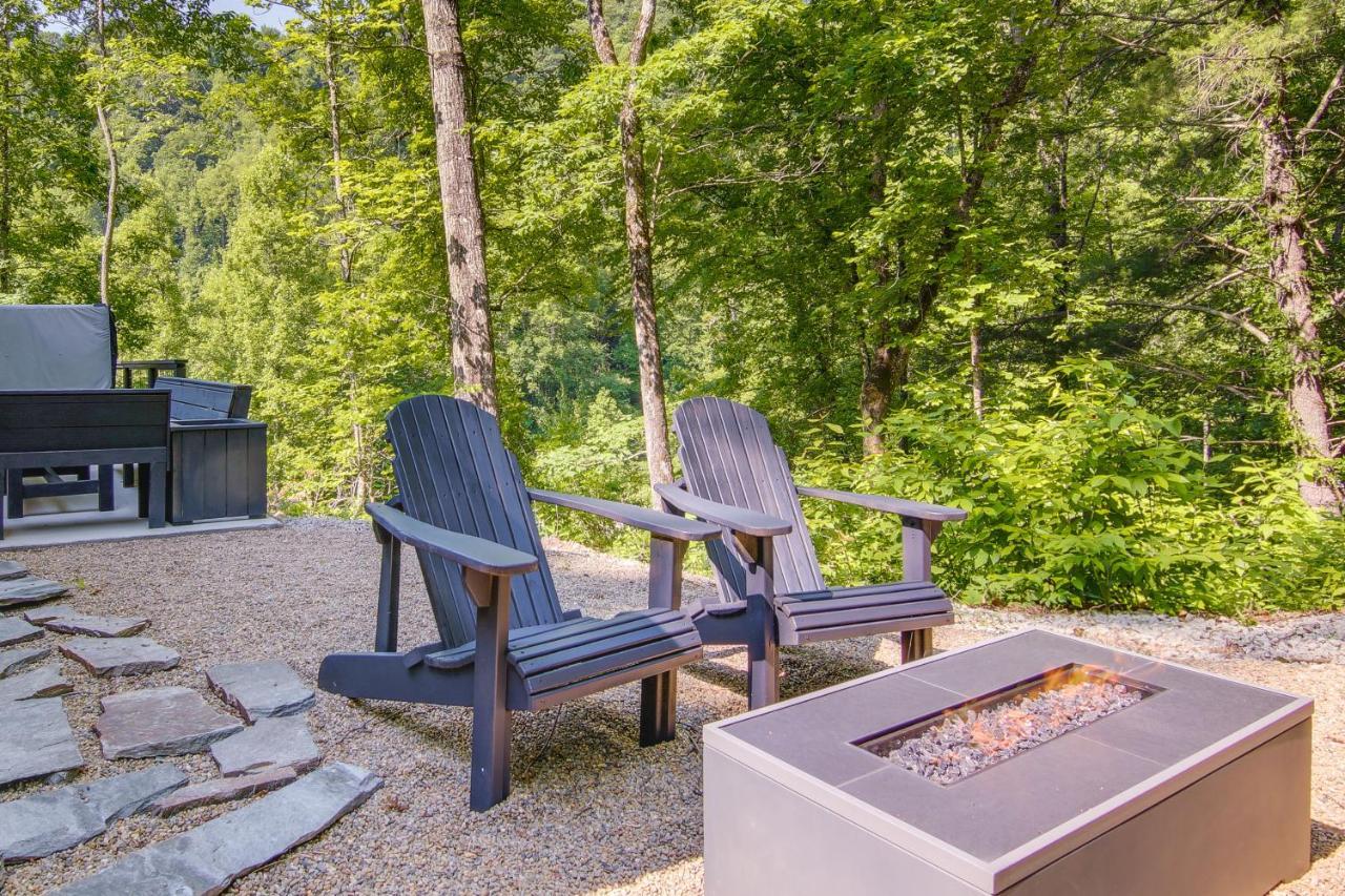 Black Mountain Cabin With Hot Tub And Pond On-Site Fairview Exterior foto