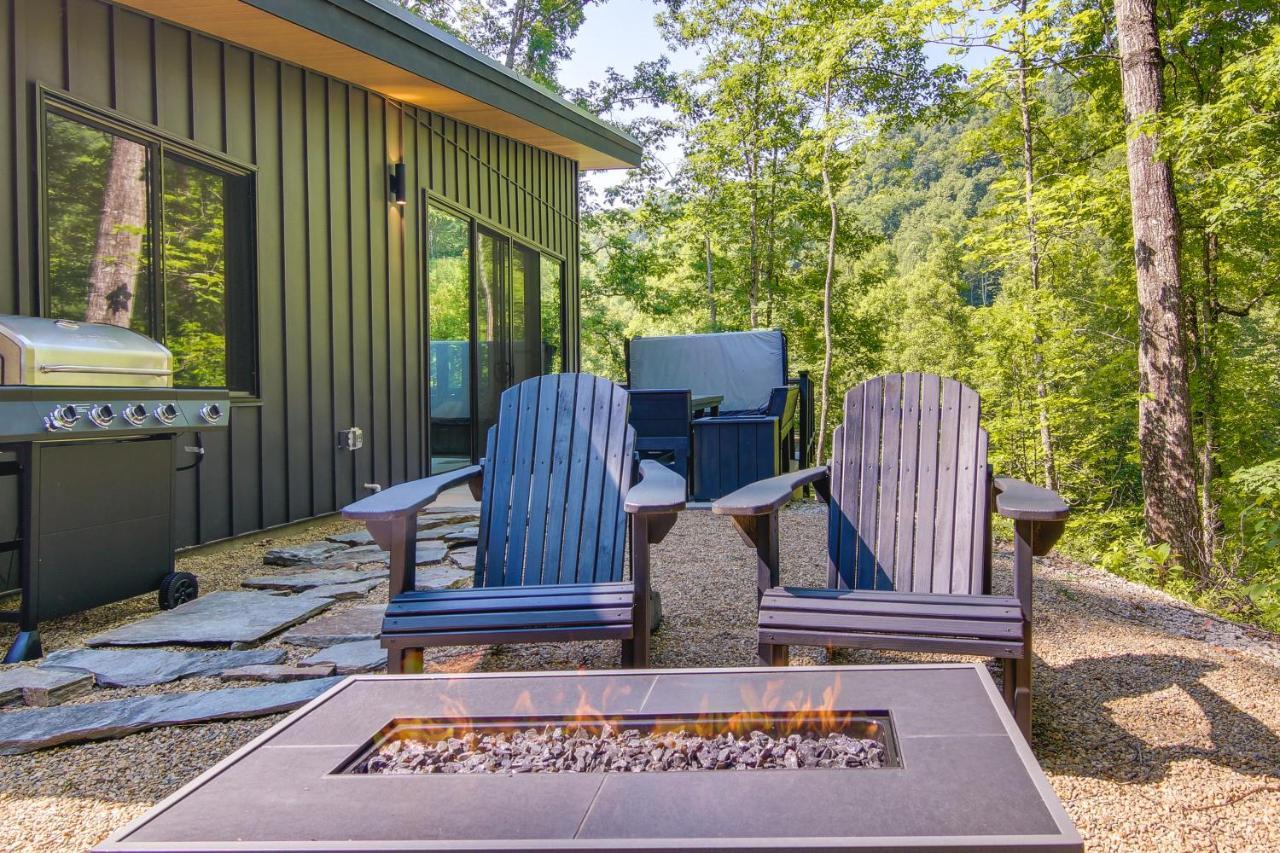 Black Mountain Cabin With Hot Tub And Pond On-Site Fairview Exterior foto